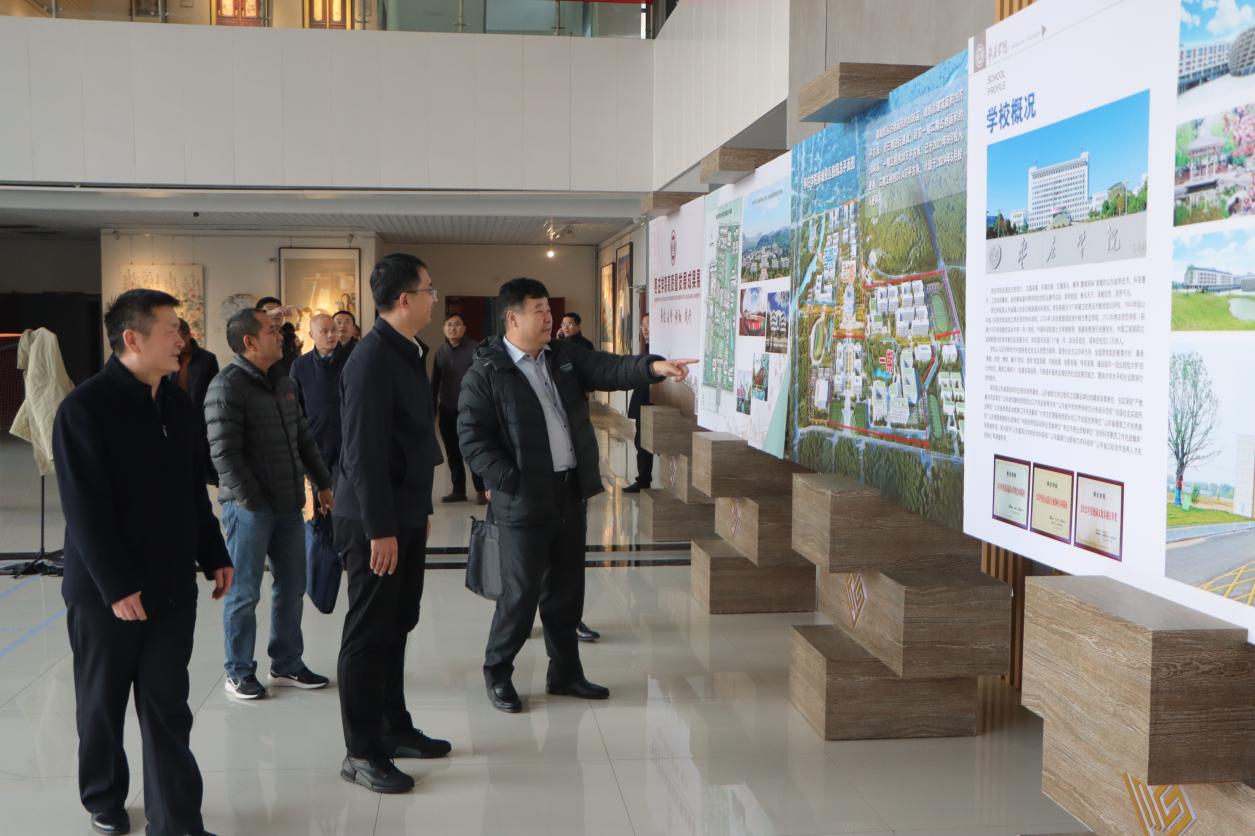 20231204我司与枣庄创业大学战略合作签约暨实践基地揭牌仪式顺利举行 (6)